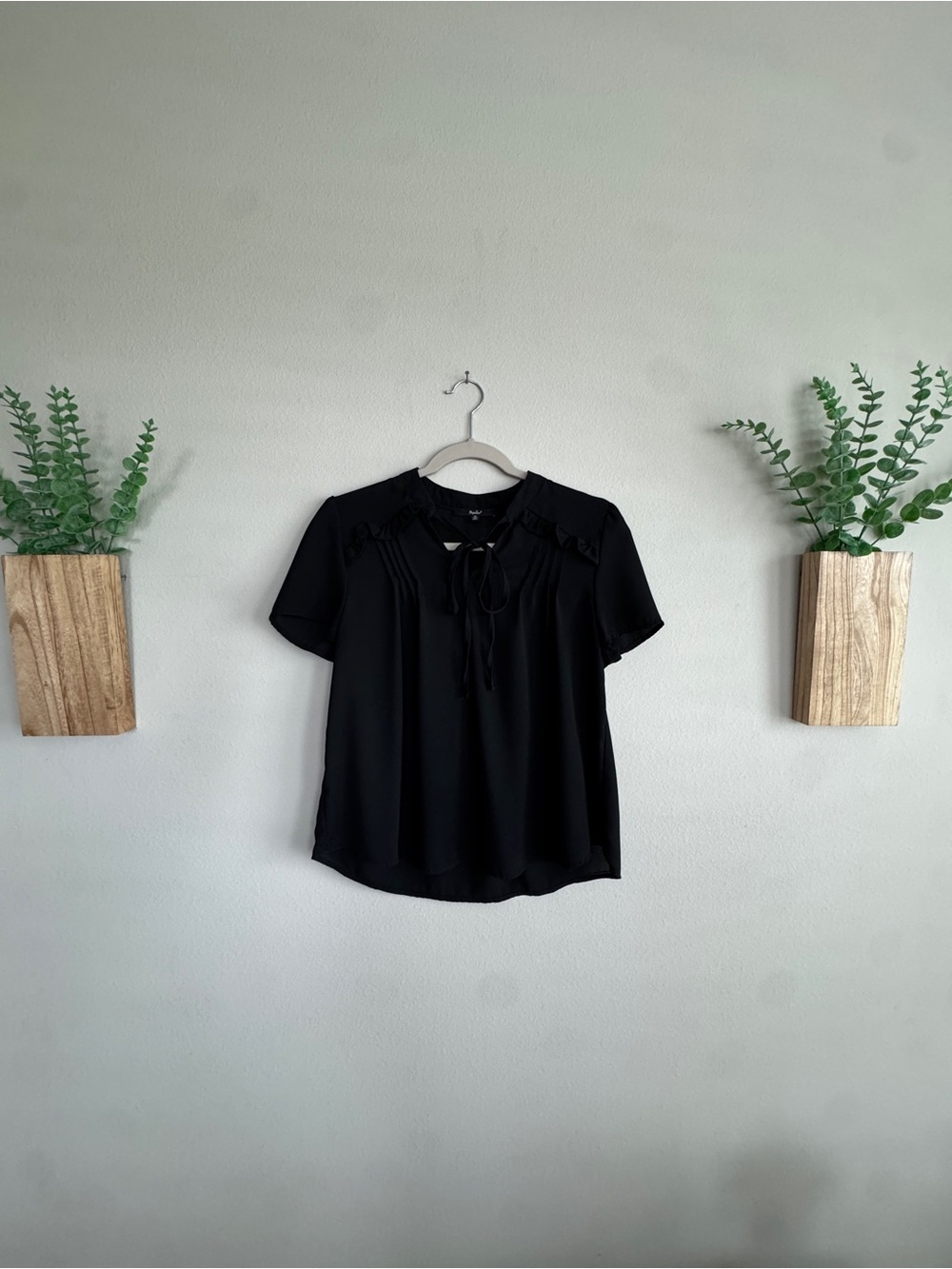 Womens Black Tie-Neck Short Sleeve Blouse